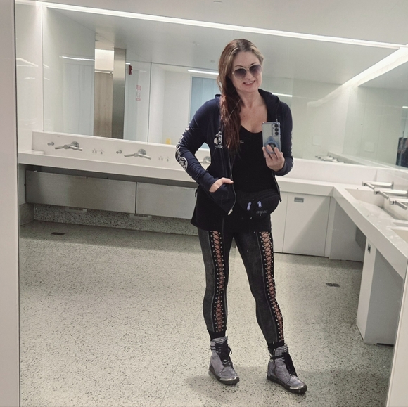 Meet your Posher, Jeni 👩🏼‍🦰 - Picture 10 of 11